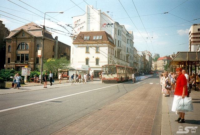 Kliknut�m okno zav�ete